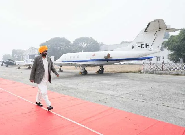 पटियाला फ्लाइंग क्लब में 32 ट्रेनी पायलटों से मिले मुख्यमंत्री