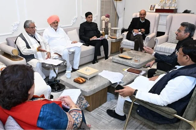 प्रशासनिक ढांचा मजबूत करने को लेकर विकास मंत्री पंवार की बैठक आयोजित