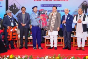 आपदा मित्रों का सम्मान, CM धामी ने राहत कार्यकर्ताओं को किया पुरस्कृत