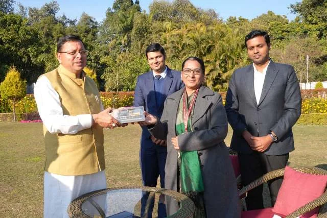 उत्तराखंड की भावी रेल जरूरतों पर मुख्यमंत्री से विचार-विमर्श