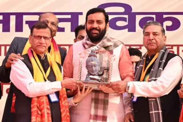 स्वामी विवेकानंद की 163वीं जयंती पर सीएम ने दी पर्वों की शुभकामनाएं