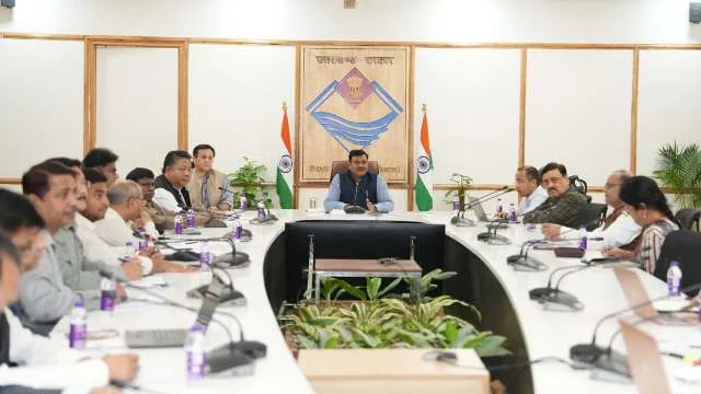 अस्पतालों, शिक्षण संस्थानों और उद्योगों की जरूरतों पर विशेष फोकस