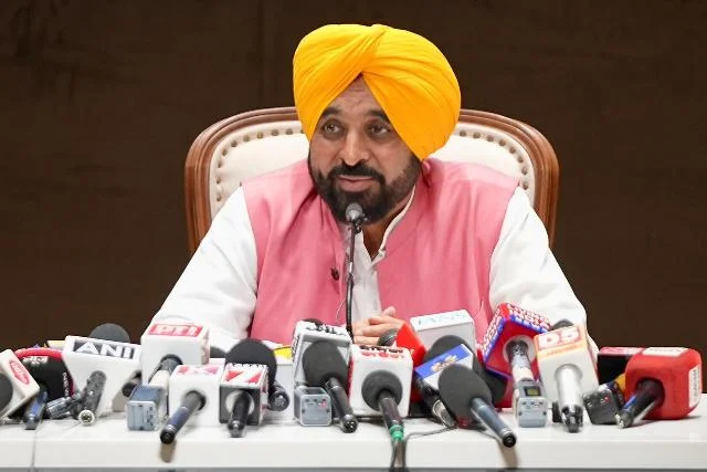 आम जनता से अपील– किसी चीज़ की कमी नहीं, घबराने की जरूरत नहीं मान