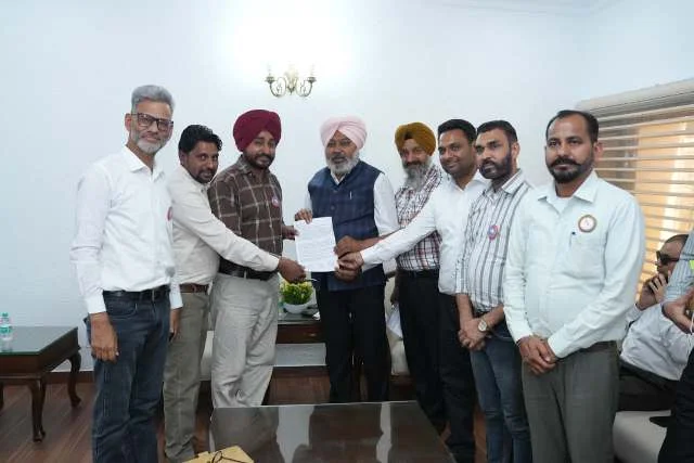 अधिकारियों को कर्मचारियों के मुद्दों पर प्राथमिकता से कार्रवाई के निर्देश