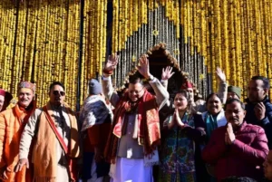 कपाट उद्घाटन पर सीएम धामी ने किए दर्शन, देश-प्रदेश की समृद्धि की कामना