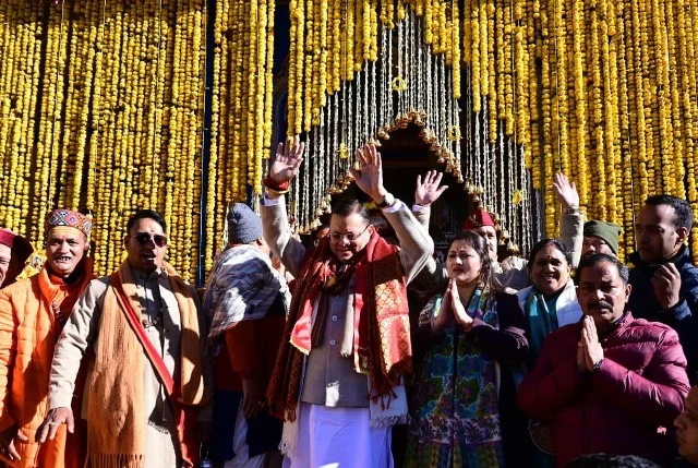 कपाट उद्घाटन पर सीएम धामी ने किए दर्शन, देश-प्रदेश की समृद्धि की कामना