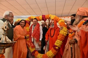 गंगा घाट लोकार्पण समारोह में सीएम धामी ने धार्मिक आयोजन में भाग लिया