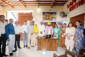 तकनीक आधारित जनगणना को बढ़ावा, सीएम ने खुद ऑनलाइन प्रक्रिया पूरी की