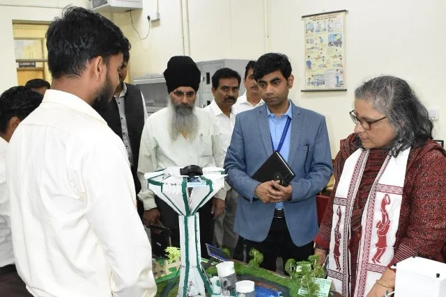 NSTI दौरे के दौरान कौशल विकास कार्यक्रमों की समीक्षा