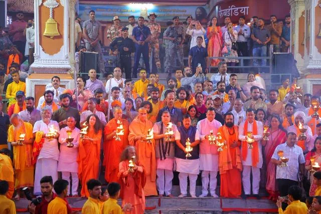 मां गंगा के समक्ष प्रदेशवासियों के उत्तम स्वास्थ्य और शांति की प्रार्थना