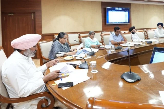 सभी जिलों के अधिकारियों के साथ बैठक, योजना के अगले चरण की तैयारी