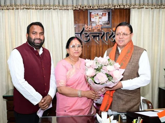 सांसद नरेश बंसल, मंत्री गणेश जोशी और विधायक आशा नौटियाल ने सीएम से भेंट की