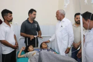सिविल अस्पताल में भर्ती लोगों से मिले मंत्री, तुरंत इलाज सुनिश्चित करने को कहा