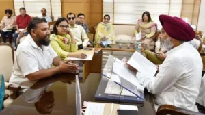 कर्मचारी हितों से जुड़े मुद्दों पर यूनियन प्रतिनिधियों और सरकार के बीच सार्थक संवाद