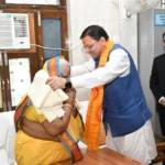 केंद्रीय स्वास्थ्य मंत्री और मुख्यमंत्री ने श्रद्धेया शैलदीदी का सम्मान कर लिया आशीर्वाद