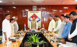 कैबिनेट बैठक की शुरुआत दिवंगत आत्माओं की शांति के लिए मौन श्रद्धांजलि से हुई