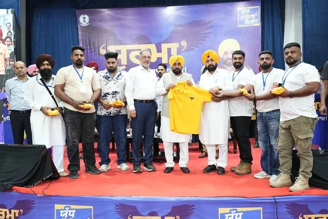 मुख्यमंत्री ने नशे से उबर चुके युवाओं को बनाया बदलाव का प्रेरक दूत