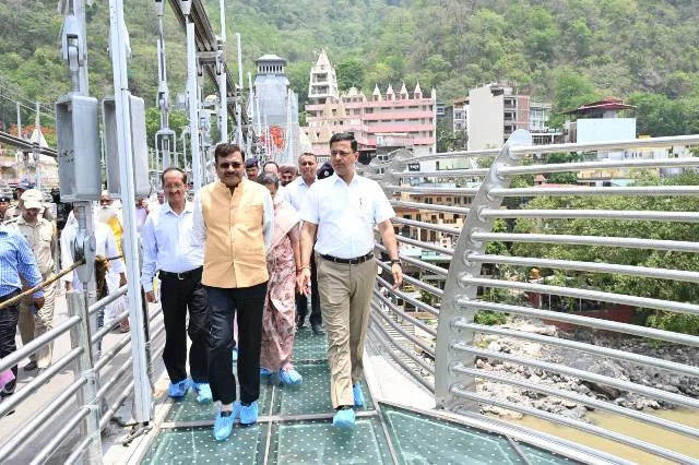 लोक निर्माण विभाग के अधिकारियों को गुणवत्ता और सुरक्षा सुनिश्चित करने के निर्देश